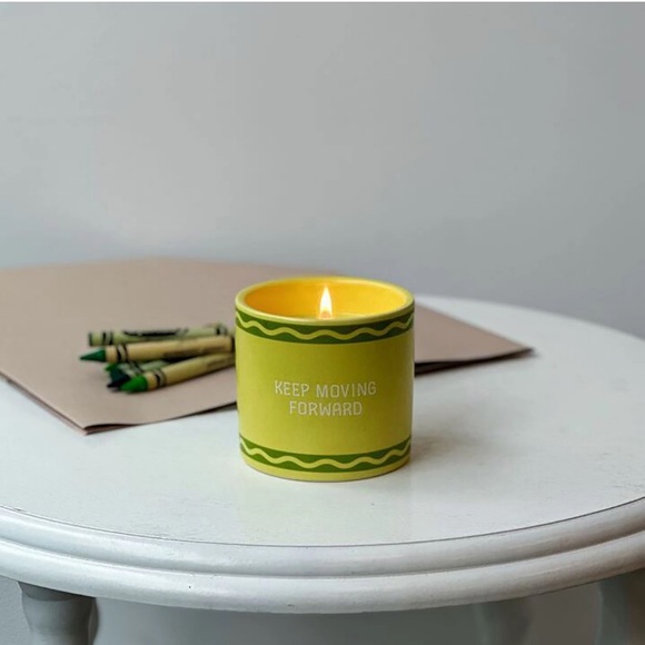 Crayola Fresh Bamboo Scent “Keep Moving Forward”6.3-oz. Candle Jar- Citron - Picture 7 of 7